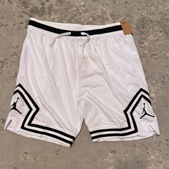 Air Jordan Diamond Shorts - Picture 8 of 10